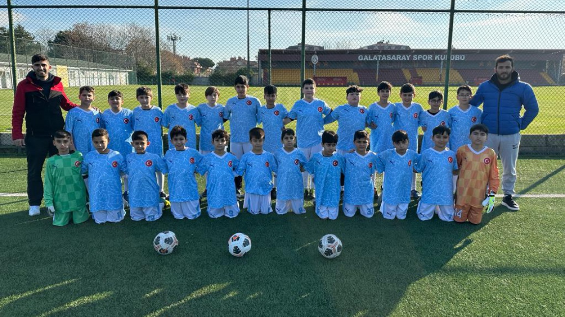 Galatasaray florya spor tesislerinde katıldığımız okullar arası küçükler futbol turnuvasından kalanlar⚽